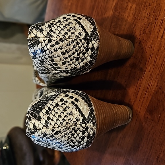 Susina snakeskin leather peep toe wedges - Picture 4 of 8